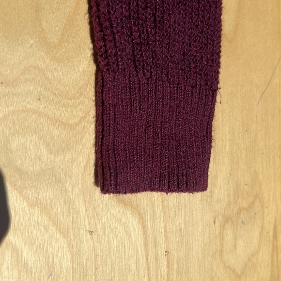 American Eagle Sweater - Picture 4 of 4